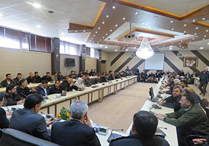 نشست جمعی از فروشندگان بازار ساحلی مهاباد با فرماندار