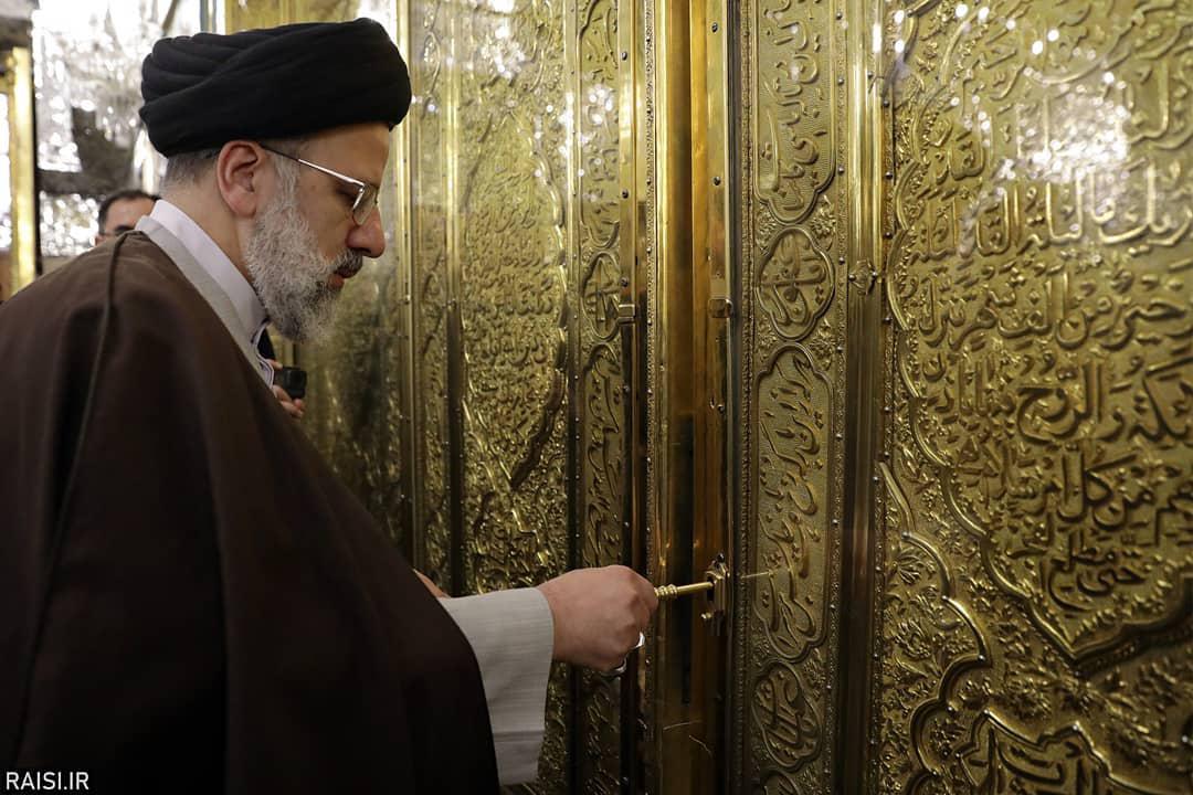 تصاویری از غبار روبی حرم مطهر امام رضا (ع) در آستانه ماه رجب