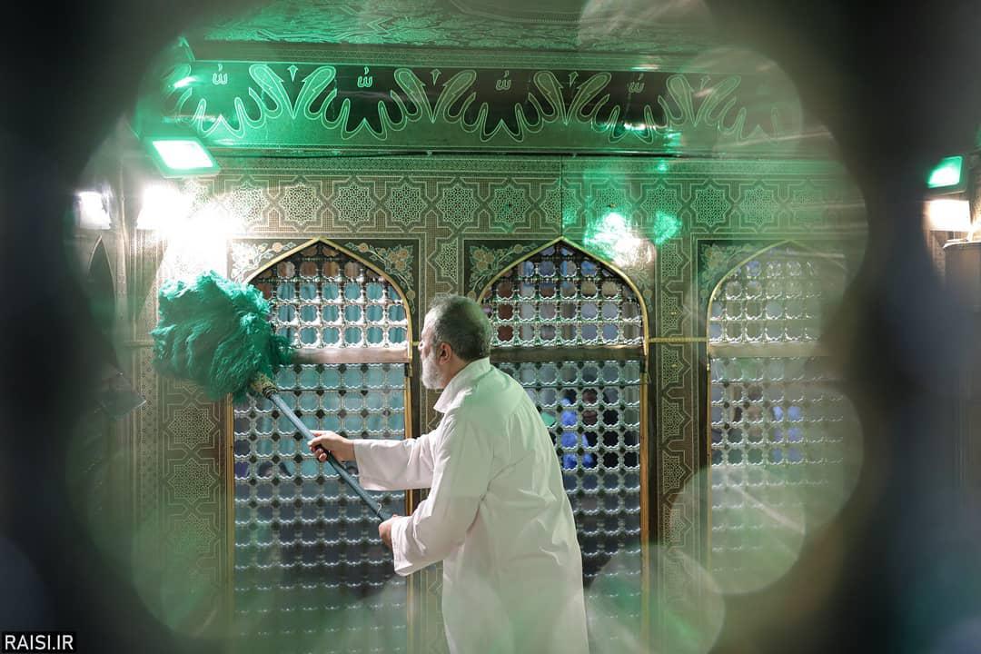 تصاویری از غبار روبی حرم مطهر امام رضا (ع) در آستانه ماه رجب