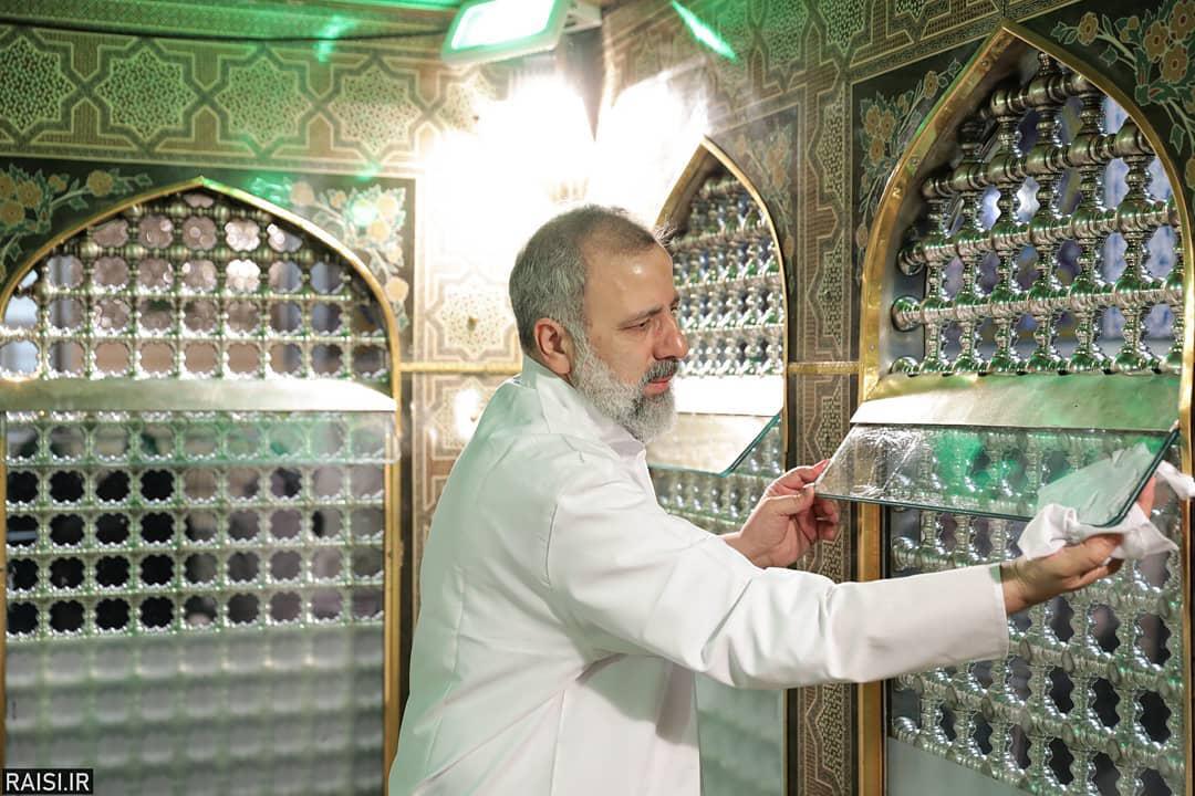 تصاویری از غبار روبی حرم مطهر امام رضا (ع) در آستانه ماه رجب