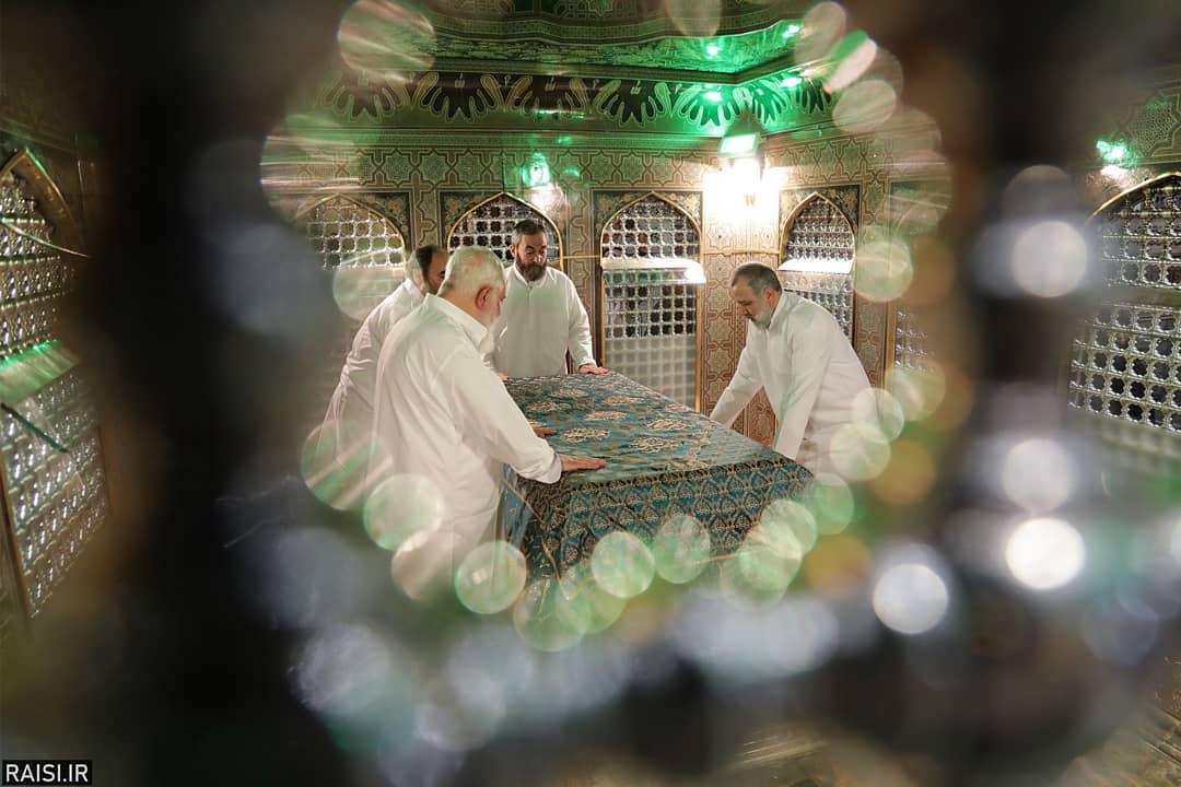 تصاویری از غبار روبی حرم مطهر امام رضا (ع) در آستانه ماه رجب