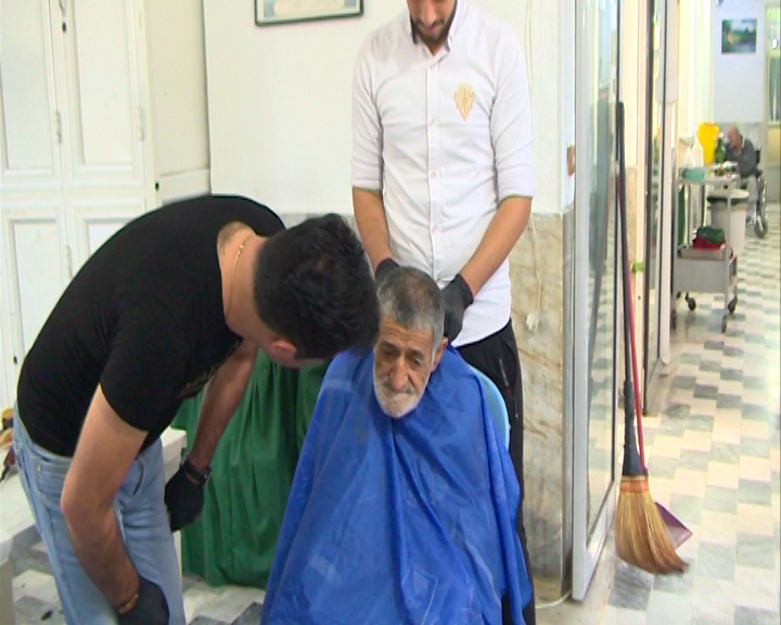 اقدام خدا پسندانه جمعی از آرایشگران در راستای حمایت از معلولان و سالمندان+ عکس