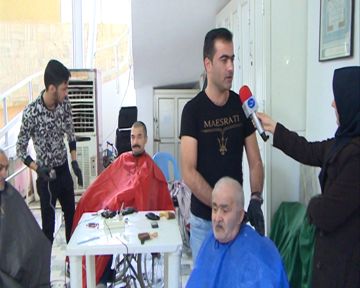اقدام خدا پسندانه جمعی از آرایشگران در راستای حمایت از معلولان و سالمندان+ عکس