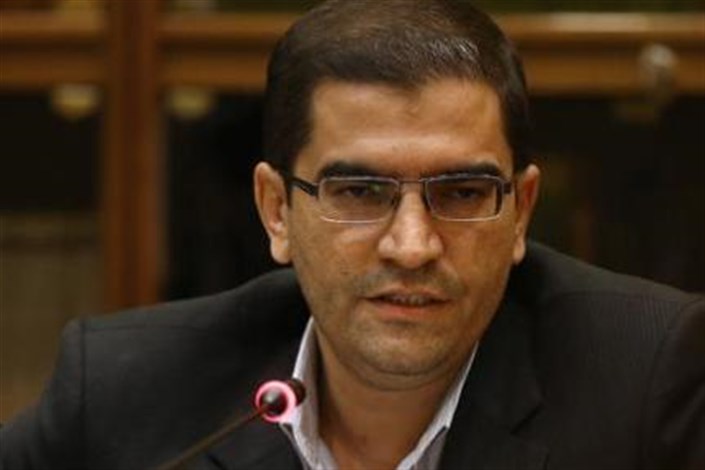 قاضی&zwnj;زاده: تاج فوتبال را پایین&zwnj;تر از موضوع گوشت می&zwnj;داند