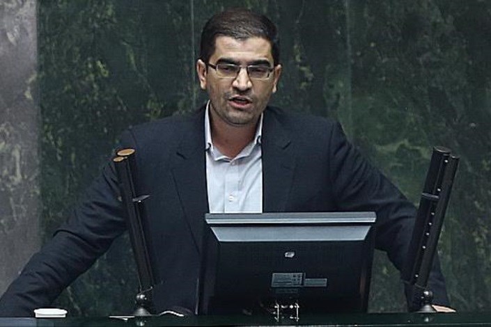 قاضی&zwnj;زاده: تاج فوتبال را پایین&zwnj;تر از موضوع گوشت می&zwnj;داند