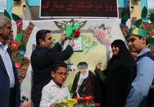 نواختن زنگ طبیعت توسط مدیرکل آموزش و پرورش مازندران