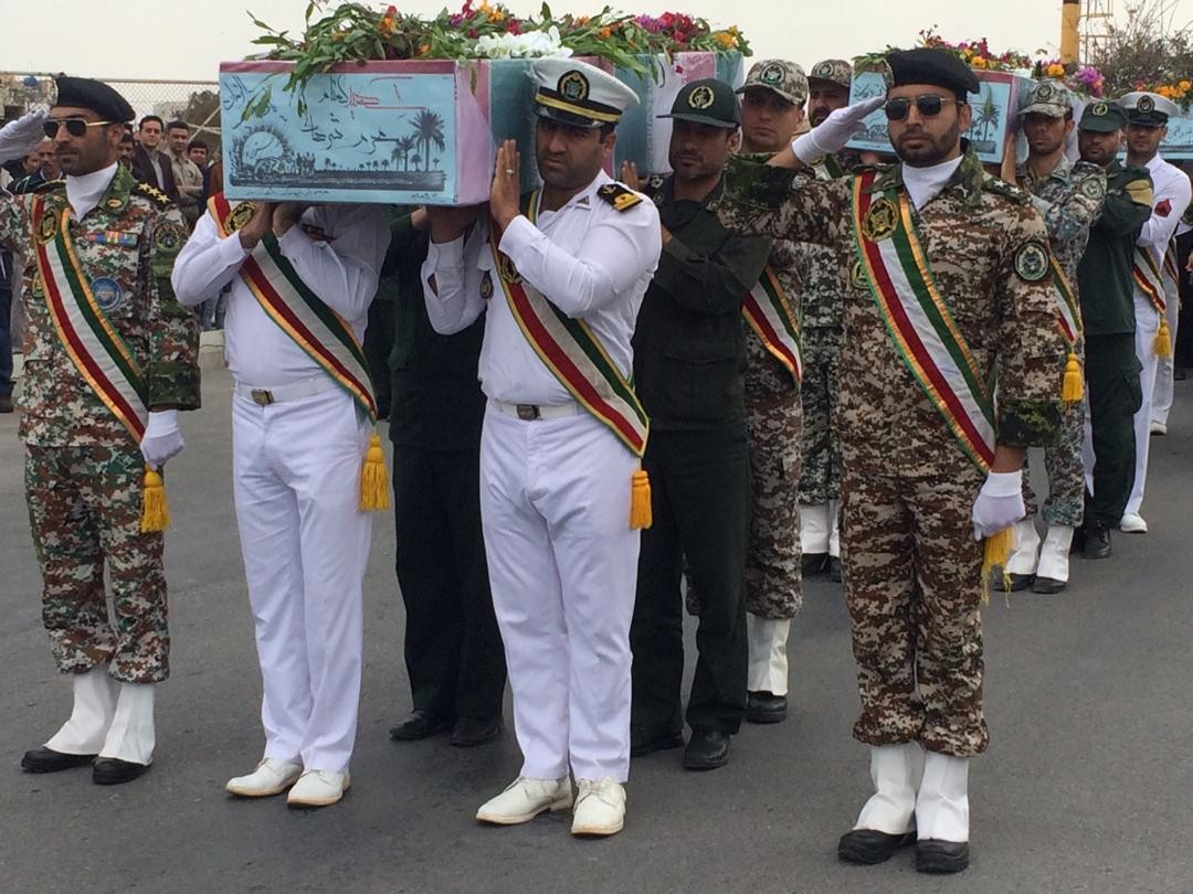 پیکر پاک دو شهید گمنام بر دستان مردم خارگ تشییع شد
