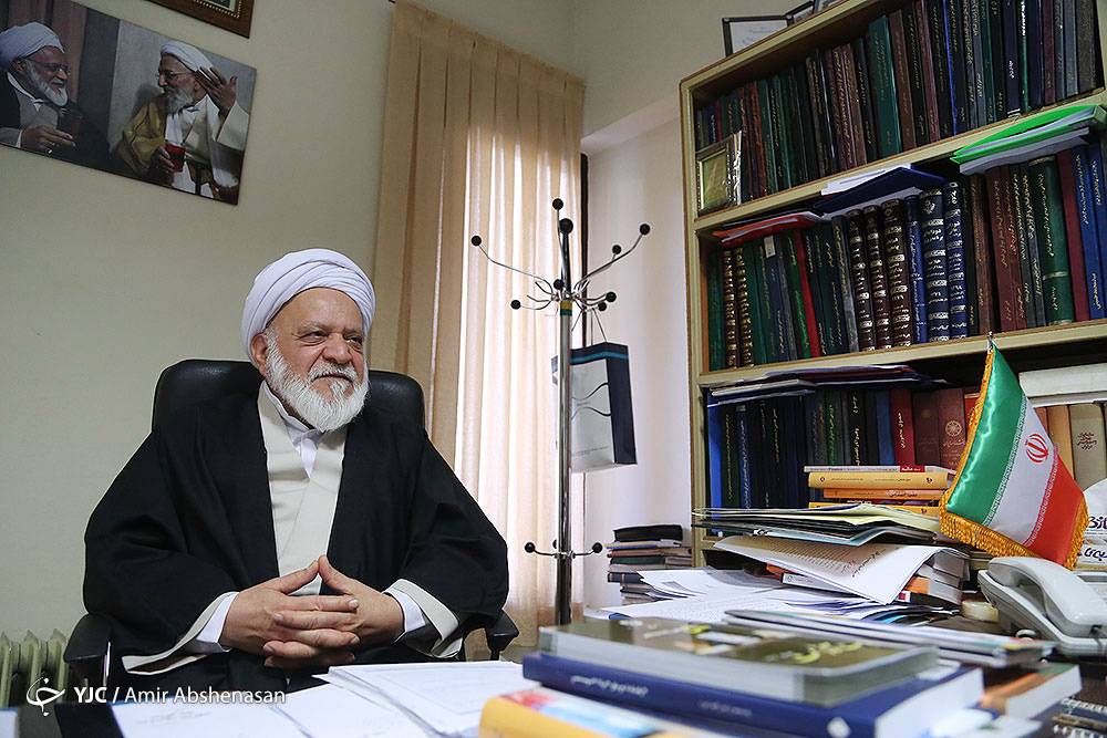 برخی مدیران از ستون پنجم دشمن هم بدترند/ از واعظی بپرسید چرا روحانی به مجمع تشخیص نمی&zwnj;آید/ دغدغه دولت &laquo;خاکِ زیر پای گربه&raquo; است!