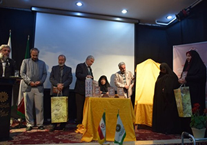کتابی که روایت زندگی ماه دامادی است که دستمال سرخش نشان از ایثار و مقاومت بود + فیلم