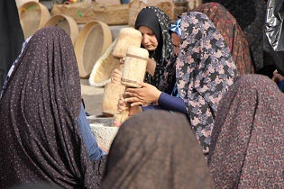از بازی گوی و چفته تا پخت آش سنتی بهاره در مزرعه امام نایین
