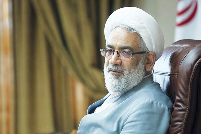 گستردگی فساد در کشور به  حدی نیست که آن را تبلیغ می کنند / لیست تمام کسانی که ارز دولتی از بانک مرکزی گرفته اند را در اختیار داریم