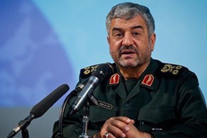 سپاه موانع پیش روی انقلاب اسلامی را برمی‌دارد