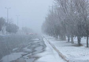 بارش برف و وزش باد شدید در استان همدان
