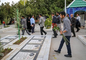 کاشت ۸۰ اصله نهال در مزار شهدای اردبیل