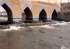 جاری شدن آب در رودخانه "کوچه" پس از سال‌ها خشکسالی + فیلم