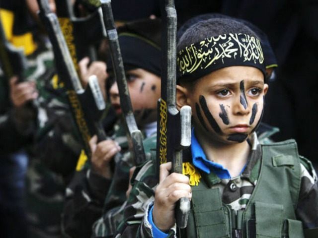 ماجرای تکان دهنده و هولناک از شستشوی مغزی پسر بچه&zwnj;های ایزدی توسط داعش + تصاویر