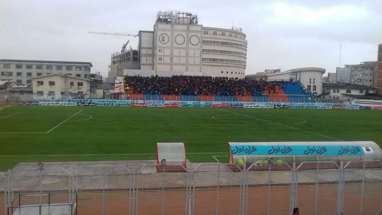 حضور پرسپولیسی&zwnj;ها در جایگاه هواداران نساجی