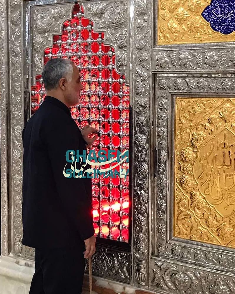 تصویری ویژه از حضور سردار سلیمانی در مرقد آیت&zwnj; الله محمدباقر حکیم