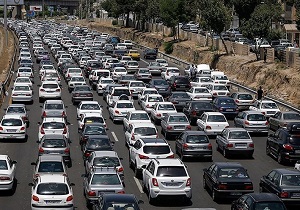 ترافیک در آزادراه کرج-تهران سنگین است/ بارش برف و باران در استان‌های اصفهان، البرز و تهران