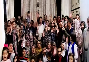 جای خالی یک میهمان در جشن تولد مادری ۸۲ ساله در میان خانواده‌ای ۸۲ نفره + فیلم