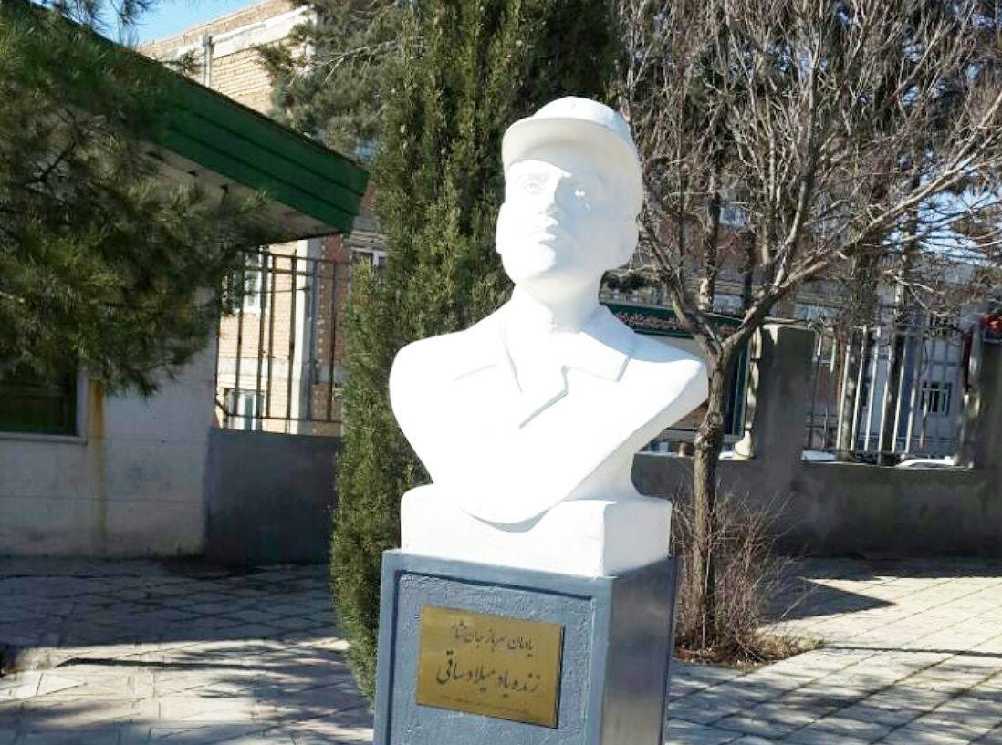 نصب سردیس شهید راه انفال و منابع طبیعی در ایلام