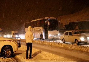 نجات مادر باردار توسط نیرو‌های امدادی هلال احمر