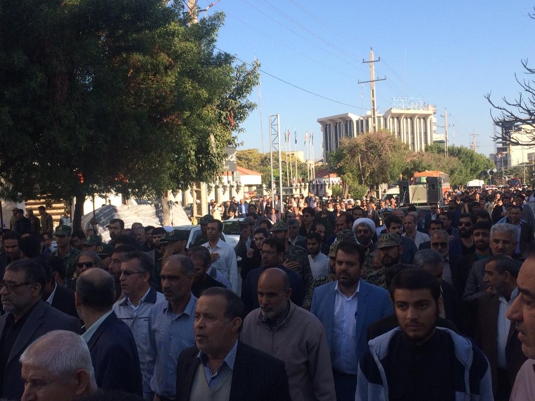 پیکر سه شهید نامدار دفاع مقدس بر دستان بوشهریها تشییع شد پیکر سه شهید نامدار دفاع مقدس بر دستان بوشهریها تشییع شد