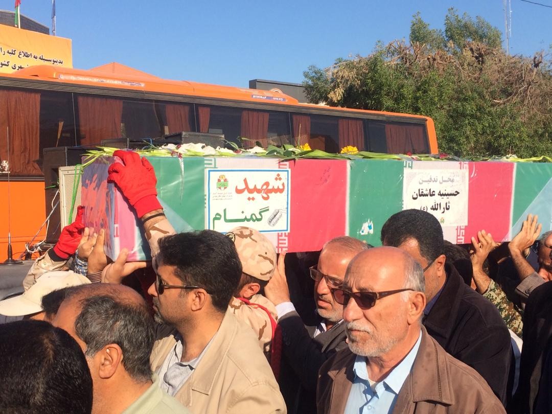 پیکر سه شهید نامدار دفاع مقدس بر دستان بوشهریها تشییع شد پیکر سه شهید نامدار دفاع مقدس بر دستان بوشهریها تشییع شد