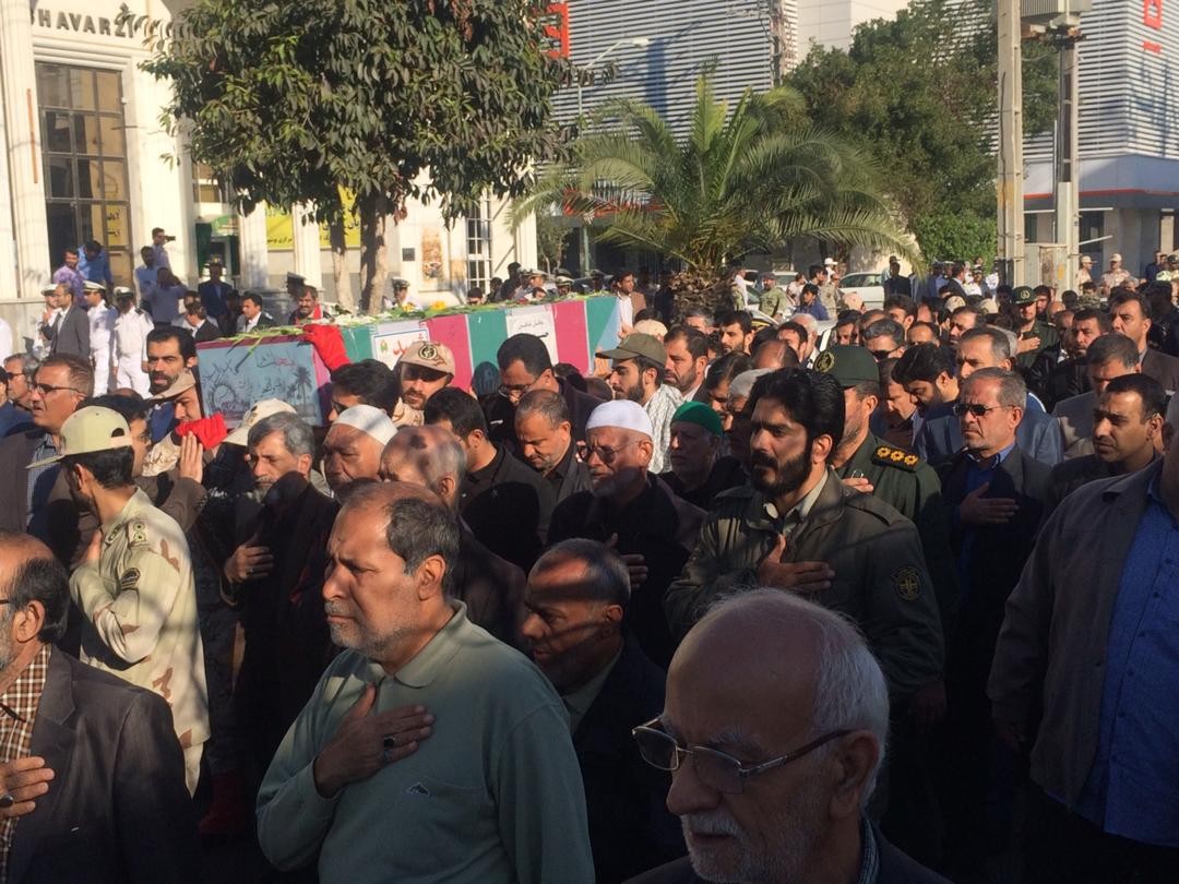 پیکر سه شهید نامدار دفاع مقدس بر دستان بوشهریها تشییع شد پیکر سه شهید نامدار دفاع مقدس بر دستان بوشهریها تشییع شد
