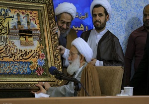 از مجاهدت های آیت الله شیخ عیسی قاسم در قم تجلیل شد