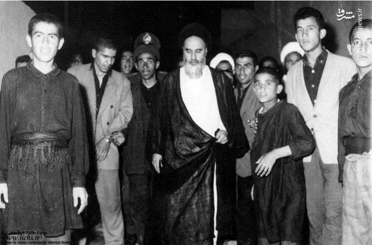 تصویر دیده نشده از امام خمینی (ره) در دسته عزاداری