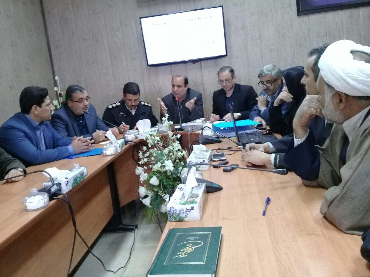 معضل ترافیک شهر کارشناسانه حل شود