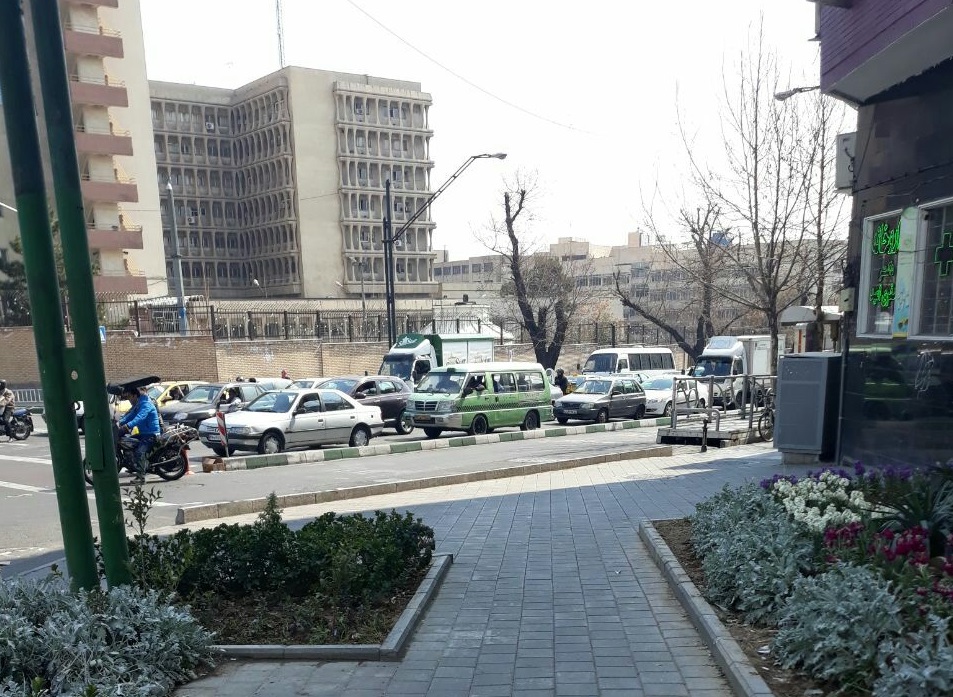 خودروی عجیبی که عابر بانک پرسپولیس با آن از دادگاه خارج شد + عکس