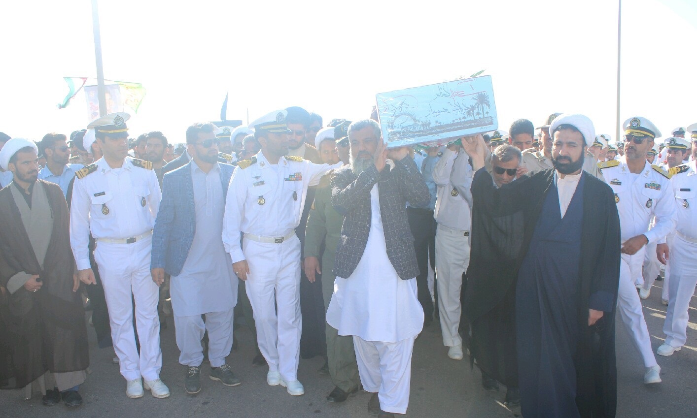 تدفین دو شهید گمنام در شهرستان کنارک