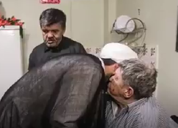 &rlm;آخوندی که با بوسیدن جذامیان، فرهنگ&zwnj;سازی می&zwnj;کند!&zwnj;