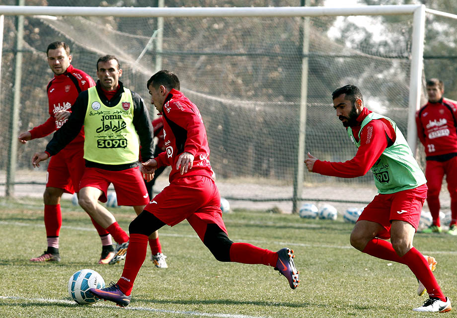 پرسپولیسی&zwnj;ها پا به توپ شدند