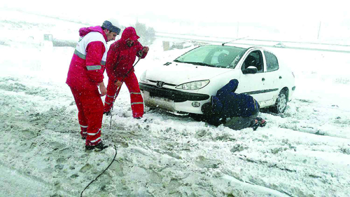 آداب رانندگی در جاده‌های برفی و بارانی