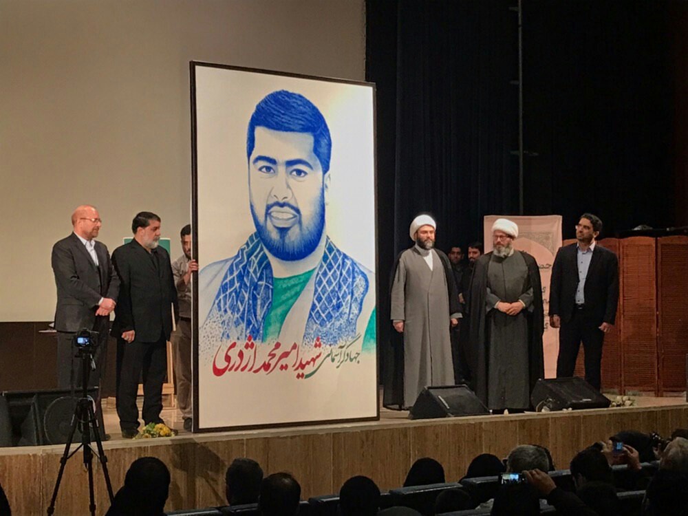 مشکلات امروز ناشی از فاصله گرفتن از مبانی اصلی انقلاب اسلامی است
