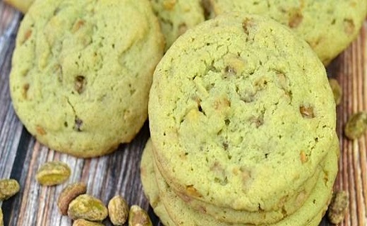 کام مهمانان نوروزی را با کوکی پسته&zwnj;ای و فندقی شیرین کنید+ طرز تهیه