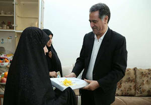 اهمیت ترویج فرهنگ ایثار و شهادت برای نسل جوان
