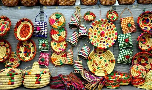 آموزش حصیربافی و سوزن دوزی بلوچ به روستائیان ریگانی