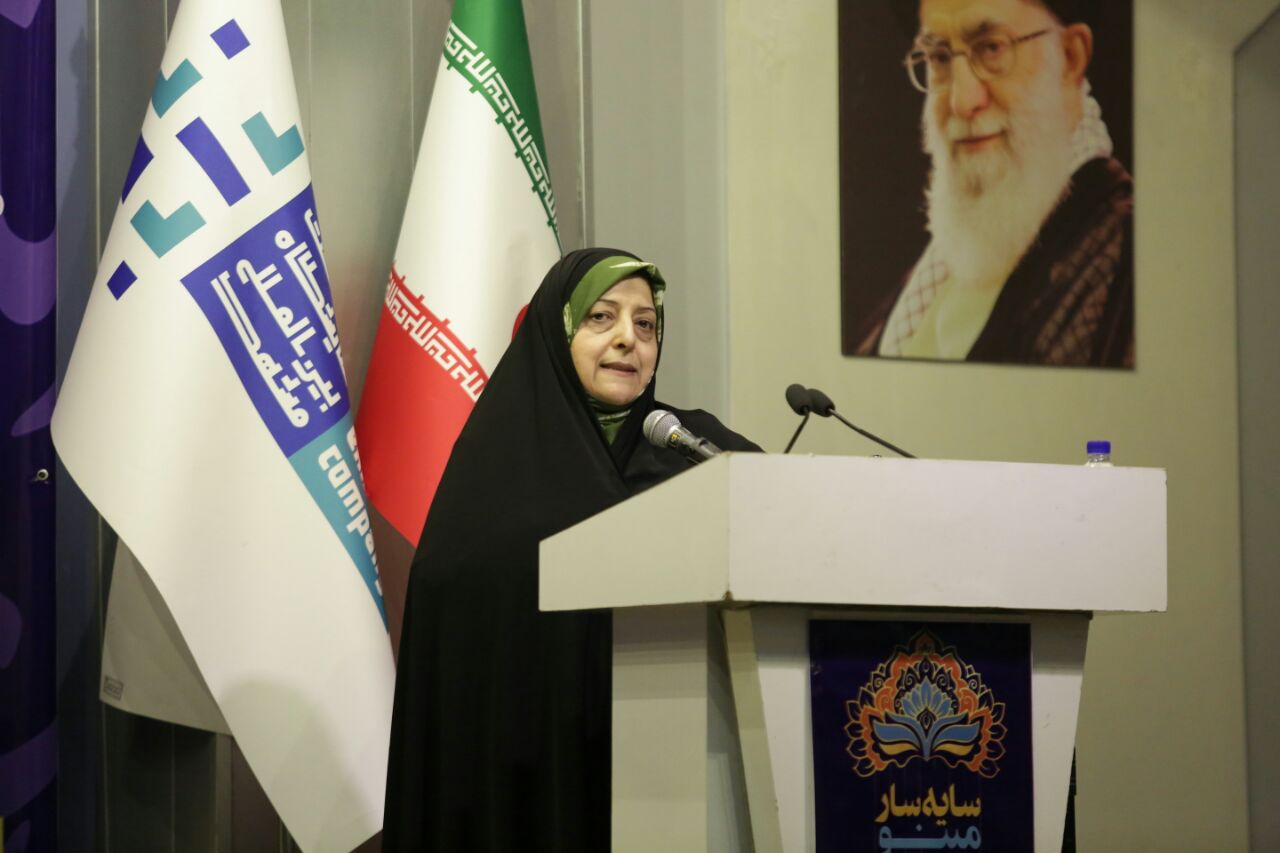 بانوی ایرانی، عزت، اقتدار و توانایی/ تولید ۷۵ درصد صنایع دستی کشور در دست بانوان