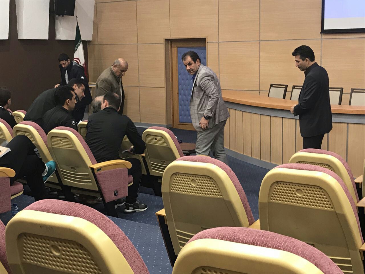 داوران لیگ برتری فوتبال تهدید شدند