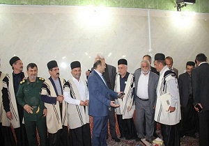 تجلیل از منادیان صلح و سازش ۲ خانواده اهوازی در یک پرونده قتل