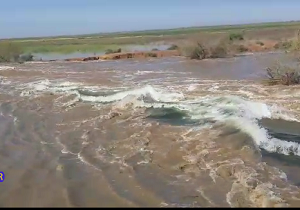 فیلمی از لحظه شکستن سیل بند در روستای مچریه