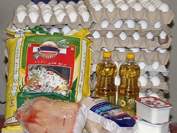 توزیع مواد غذایی لبخند را برچهره نیازمندان فریمانی نشاند