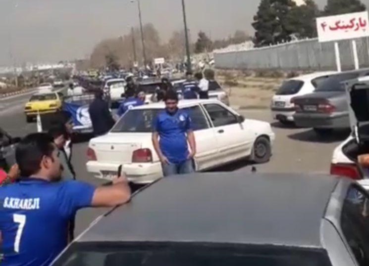 درب های ورزشگاه آزادی به روی هواداران باز شد