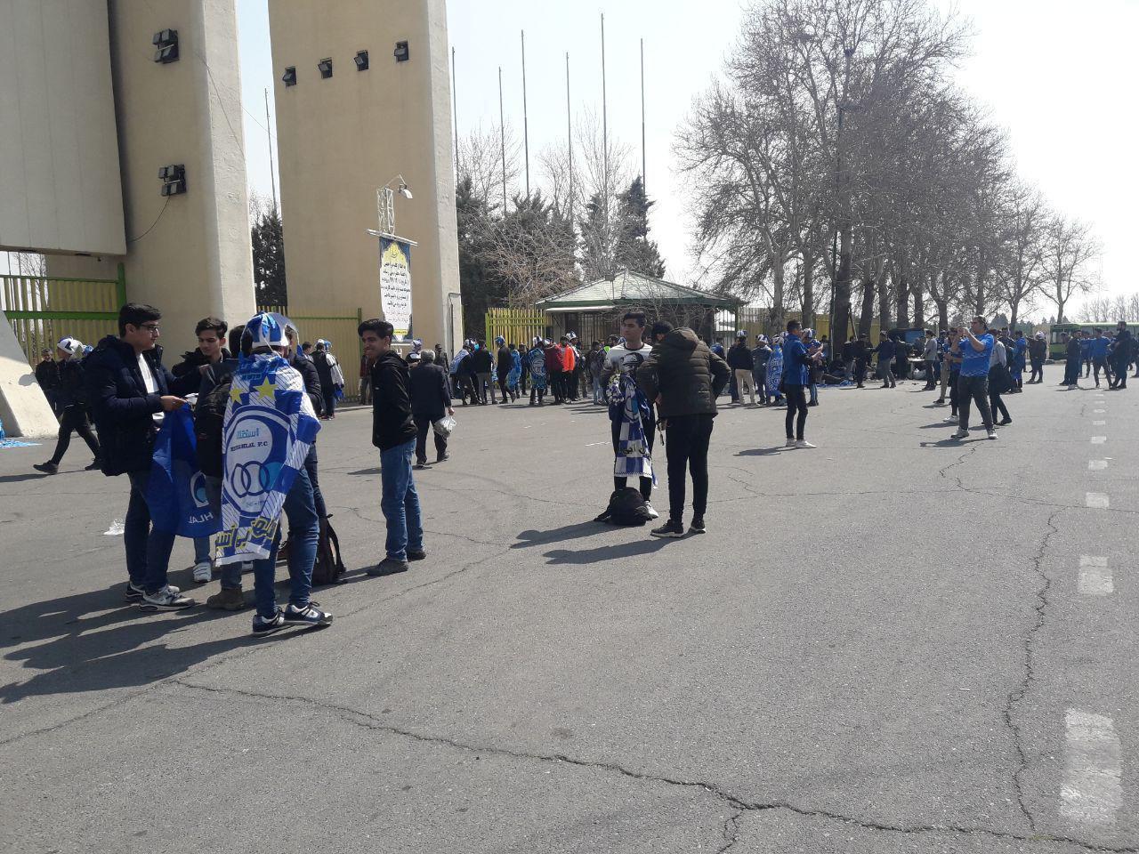 درب های ورزشگاه آزادی به روی هواداران باز شد