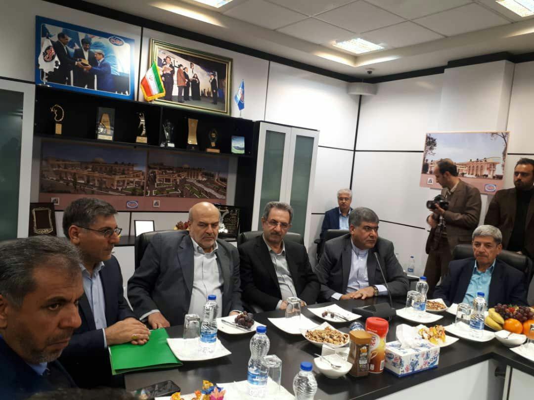 پذیرایی با آجیل ۲۰۰ هزار تومانی در مراسم افتتاح یک تصفیه خانه + عکس