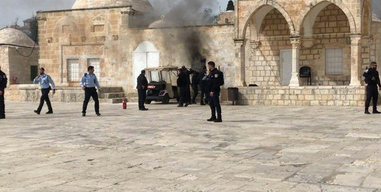 شهادت یک فلسطینی به ضرب گلوله نظامیان صهیونیست در شهر الخلیل/ درگیری در صحن مسجدالاقصی + عکس